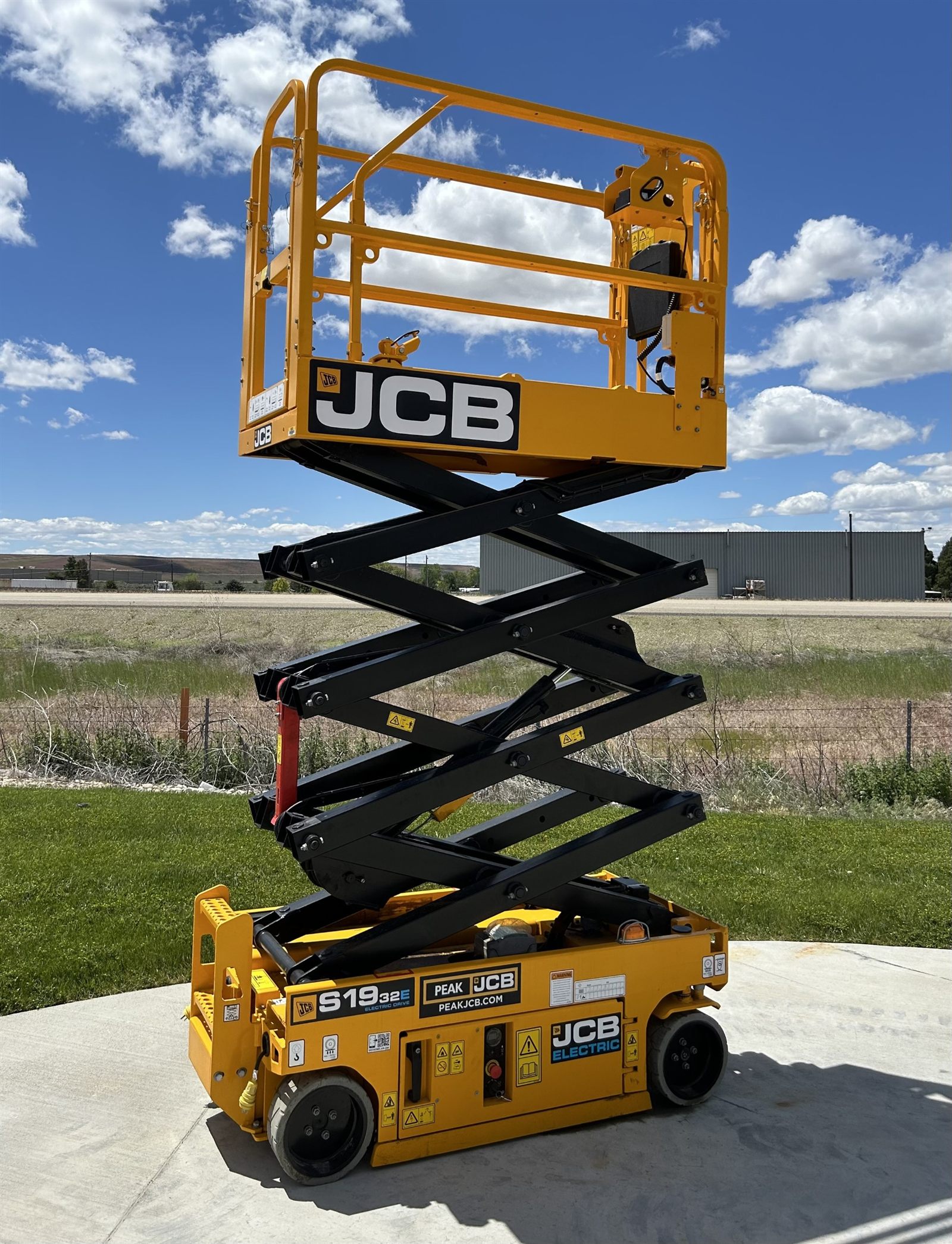 JCB 1932 19-foot scissor lift rental